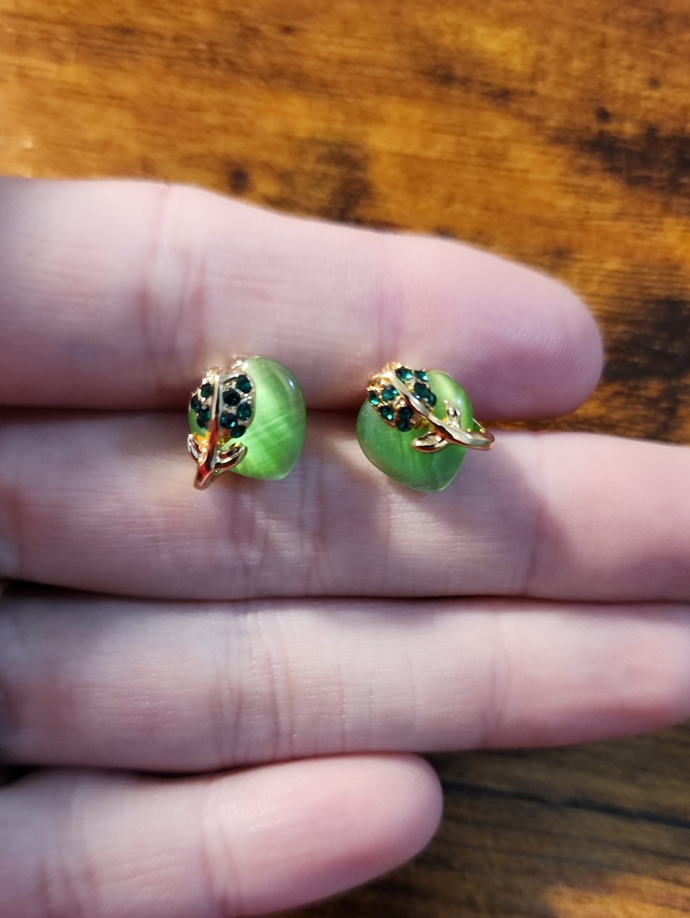1 Pair Elegant Compact Green Rhinestone Flower Decor HeartShaped Stud Earrings,